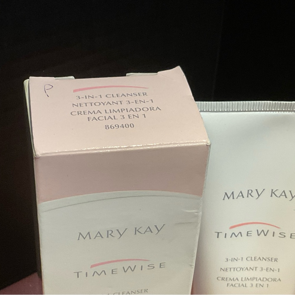 Mary Kay TIMEWISE 3 - IN - 1 Cleanser #869400 - Picture 3 of 7